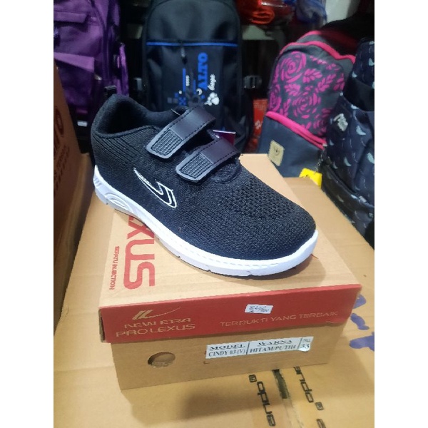 Sepatu sekolah new era