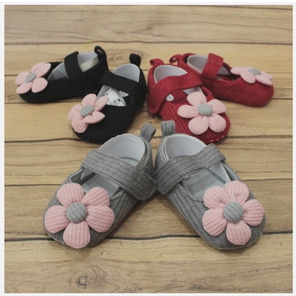 Sepatu Prewalker Casual Anti Selip Aksen Bunga untuk Bayi Perempuan 0-18 bulan Polka motif Pita Renda