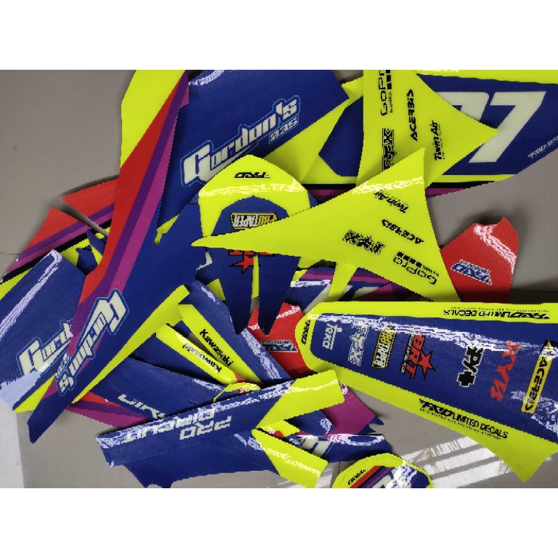 stiker warna kuning stabilo