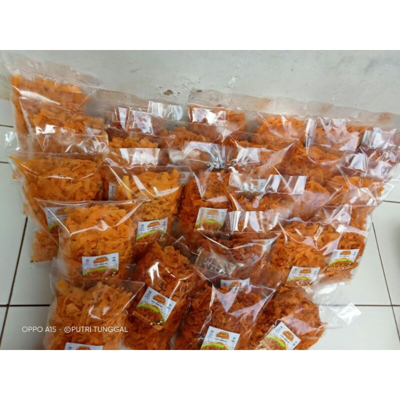 

1/2 kg keripik Singkong Serut Daun Jeruk /Keripik Singkong enak Pedas