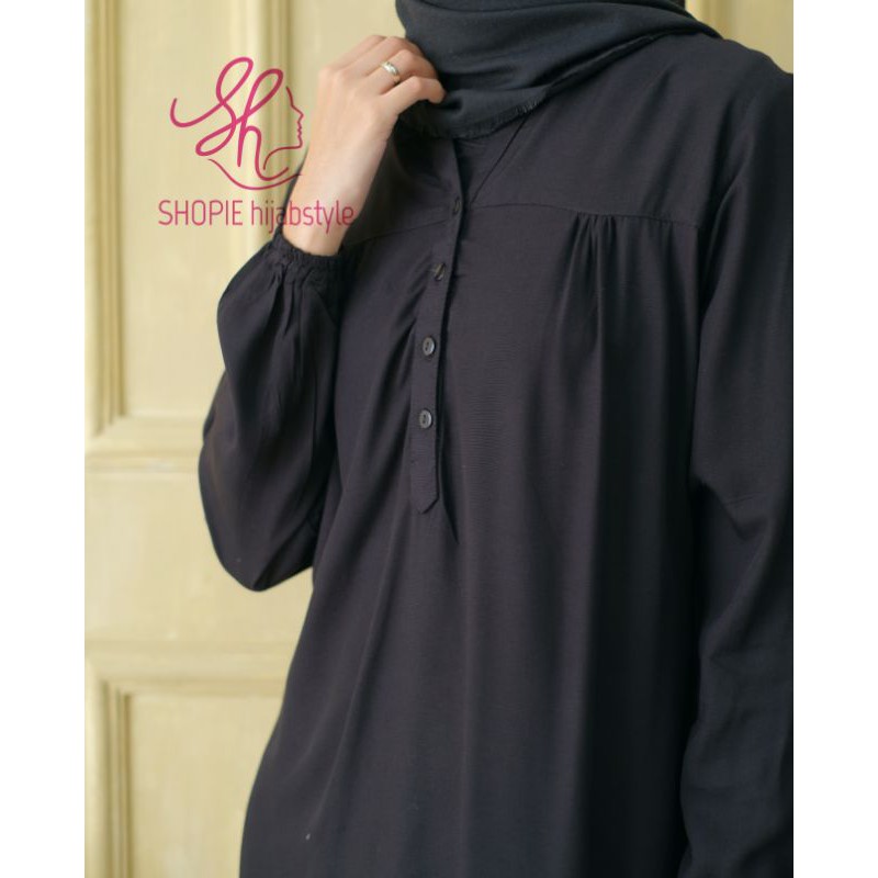 Blus Polos Hitam - Blouse Polos Rayon - Black - Fathin Basic - SHOPIE Hijabstyle - Polos Hitam-4