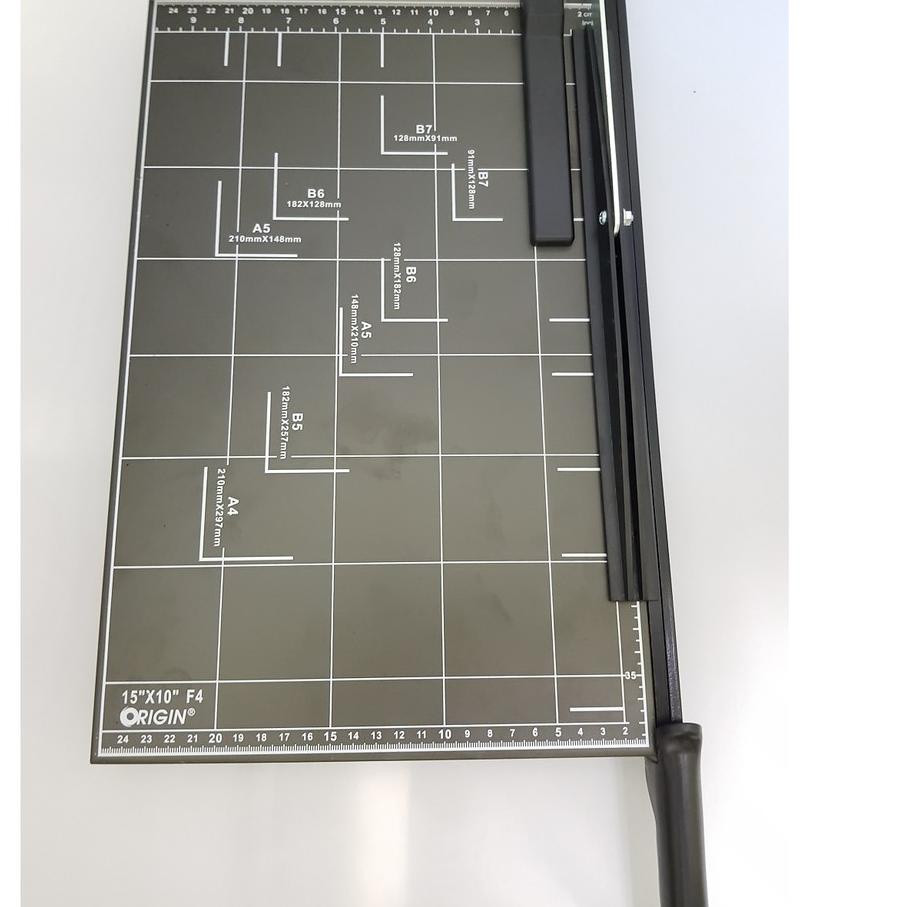 

Best - ALAT PEMOTONG KERTAS PAPER CUTTER UKURAN F4 MERK ORIGIN .
