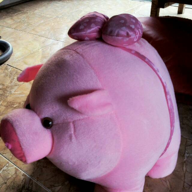 Boneka babi jumbo