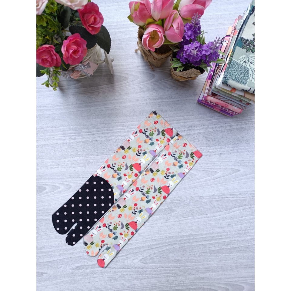 KAOS KAKI PRINTING MUSLIMAH DEWASA VERSI TELAPAK HITAM / KAOS KAKI JEMPOL PRINTING KAOS KAKI MUSLIMAH MOTIF-Motif 4