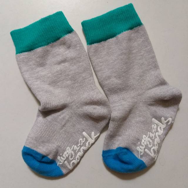 Preloved kaos kaki baby bonds size 1-2 bayi