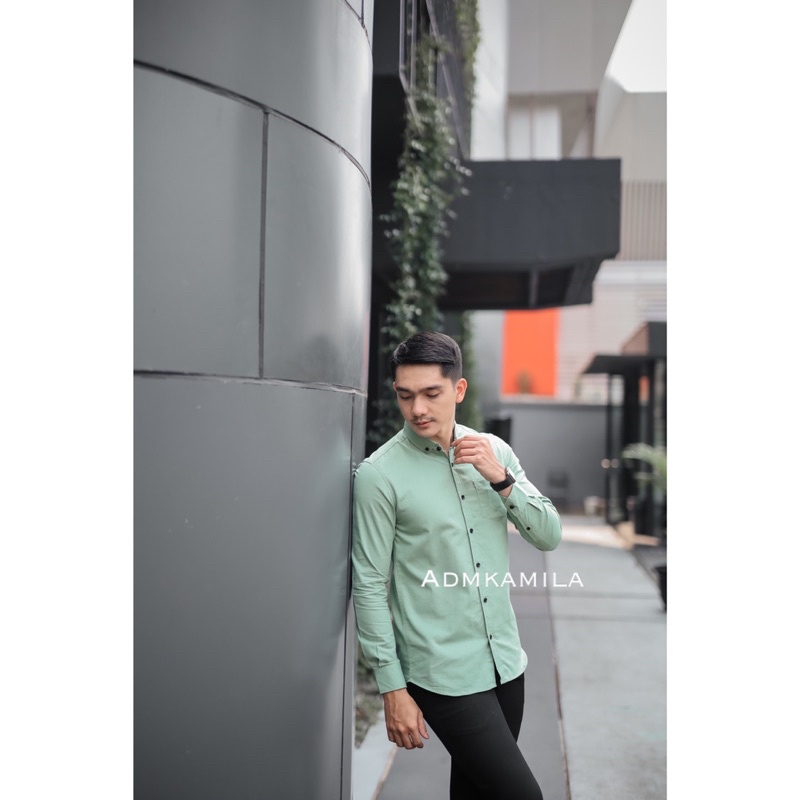 Kemeja pria polos slimfit kasual basic HeM lengan panjang hijau mint sage