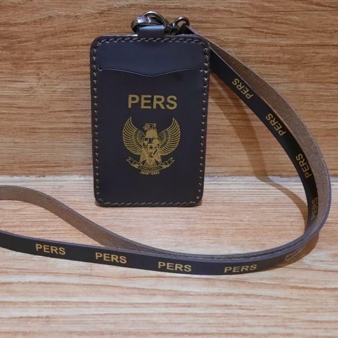 

Kirim LANGSUNG ♞ Tempat Id Card PERS Kulit Holder Id Card Kulit PERS Kalung+