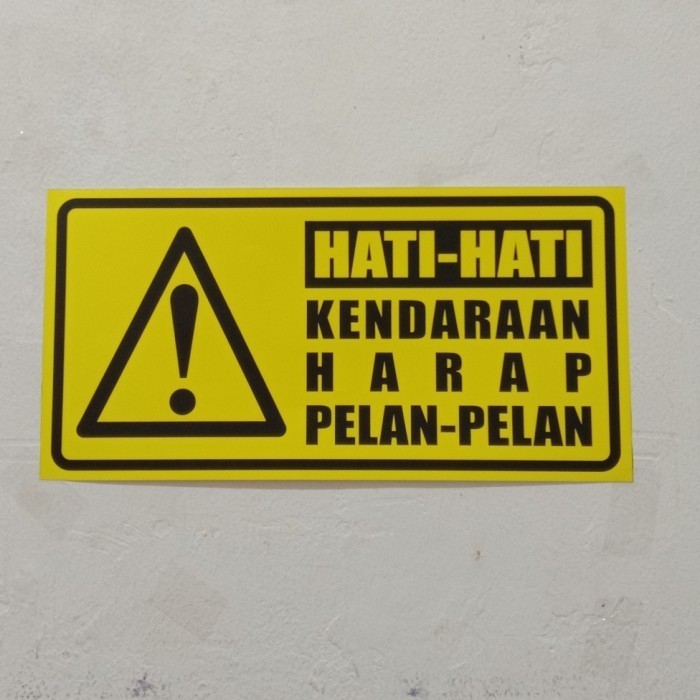 

SIGN STICKER RAMBU HATI HATI KENDARAAN PELAN PELAN UK 15X30CM STIKER