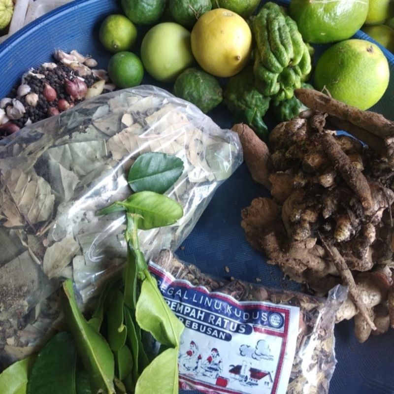 Rempah lengkap untuk Okup (mandi uap)