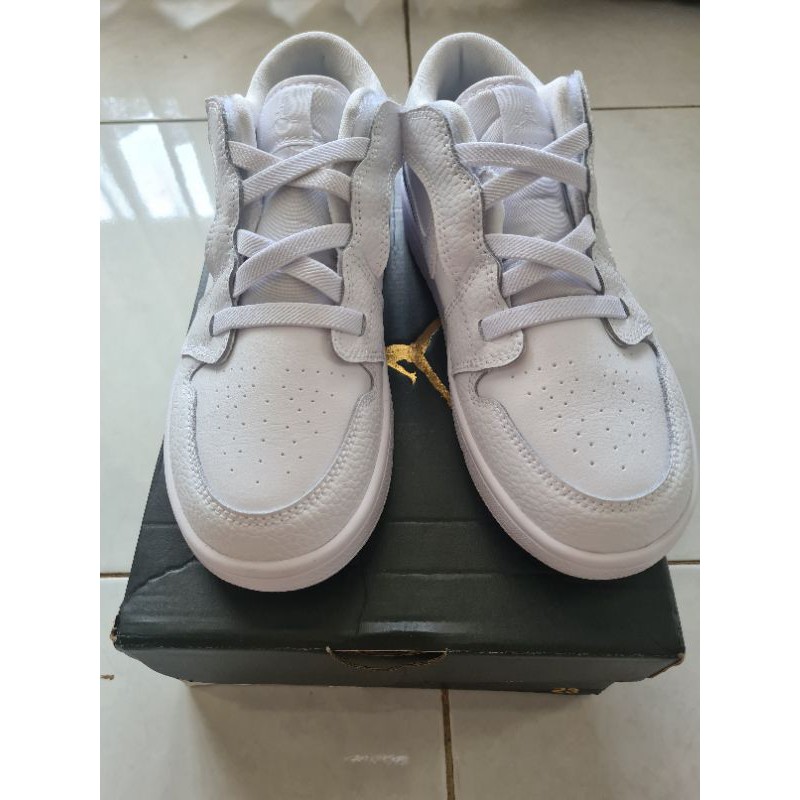 Nike Air Jordan Kids sz 33.5