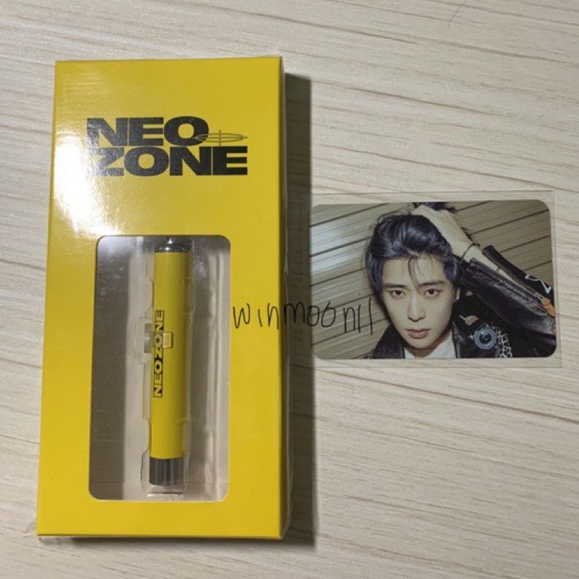 JAEHYUN KEYRING PROJECTION NEOZONE