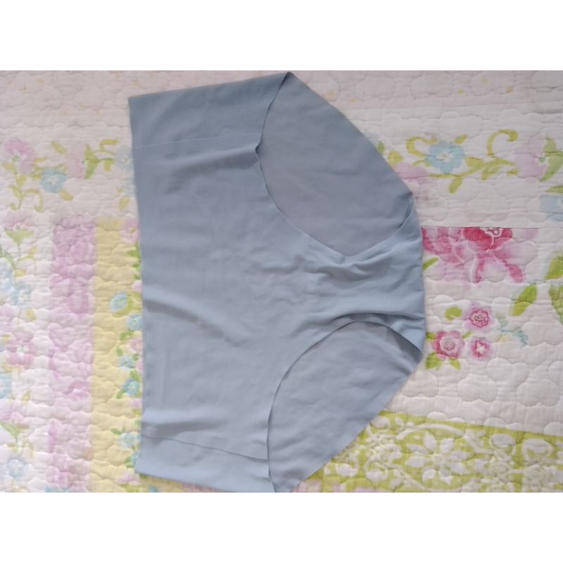 uniql*  Alrism underwear size Xl - preloved