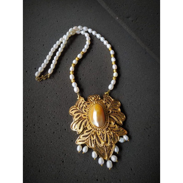 Kalung Mutiara Liontin Daun Kombinasi Kerang