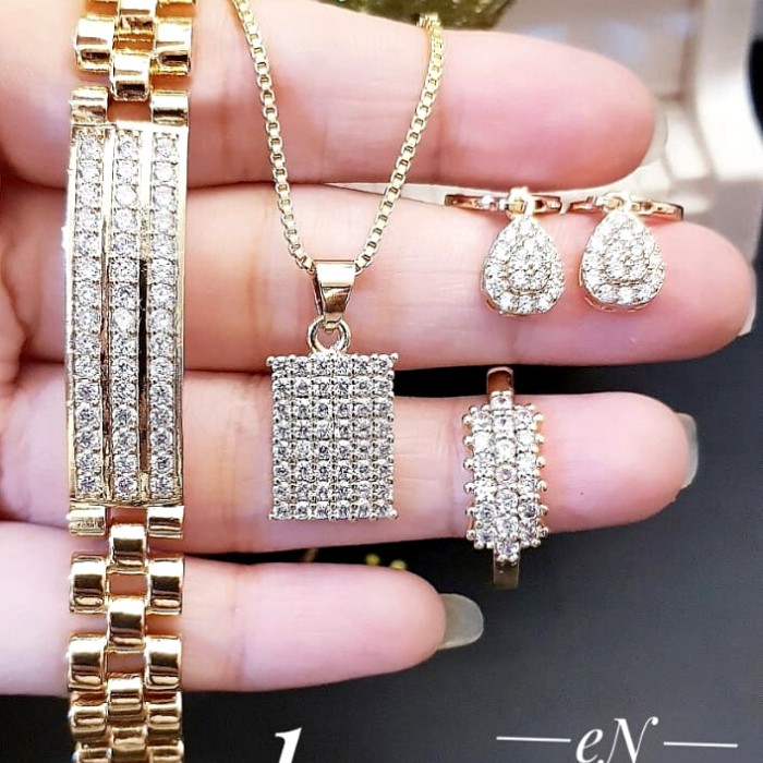 Perhiasan Titanium 1 set Q8