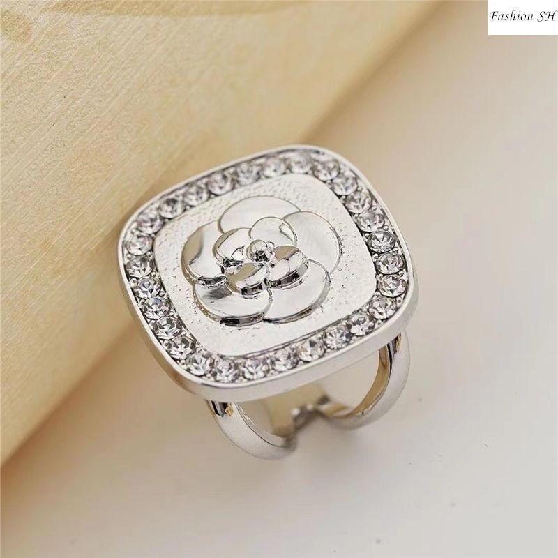 Bros Bentuk Bunga Camellia Bahan Alloy M40279