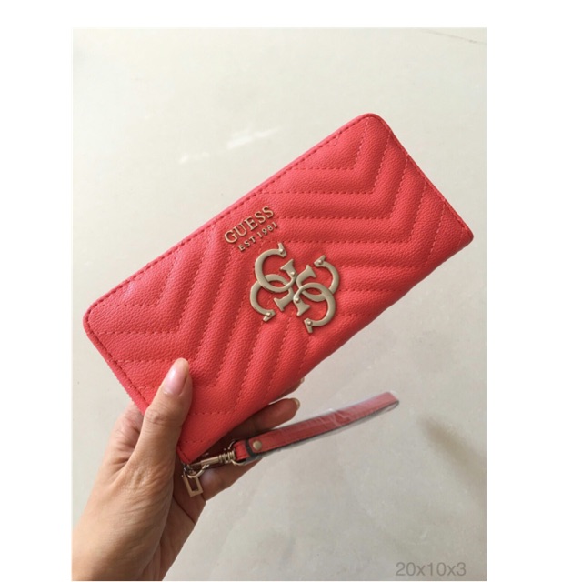 Dompet guess