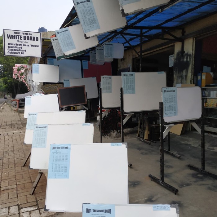 

TULIS-ALAT- PAPAN TULIS GANTUNG 40X60CM (BISA GOJEK) -ALAT-TULIS.