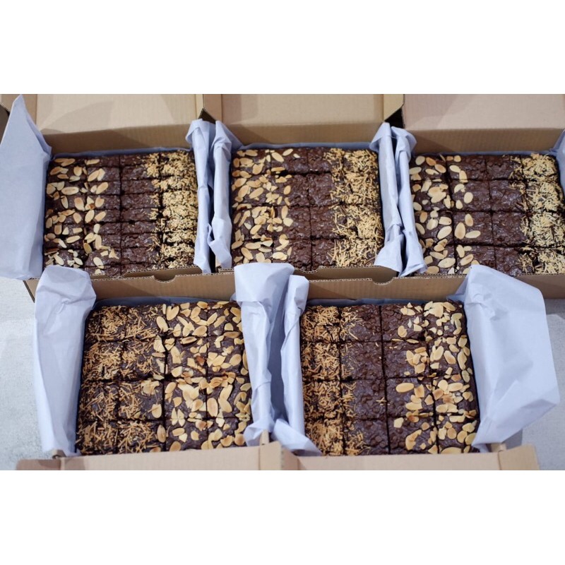 

brownies / fudge brownies / premium brownies / size 20x20cm