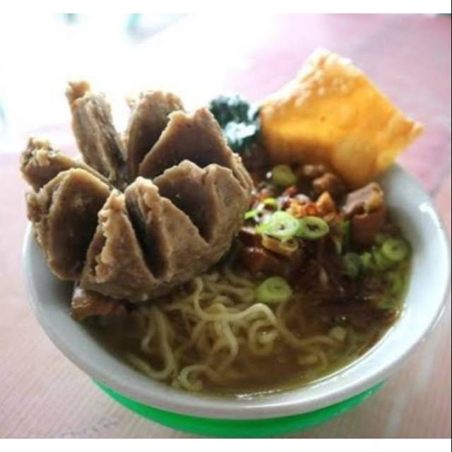 

Bakso KOMPLIT URAT JUMBO ( 5 jumbo urat sengkel, 10 halus, 5 urat, 5 tahu, sambal, kuah)