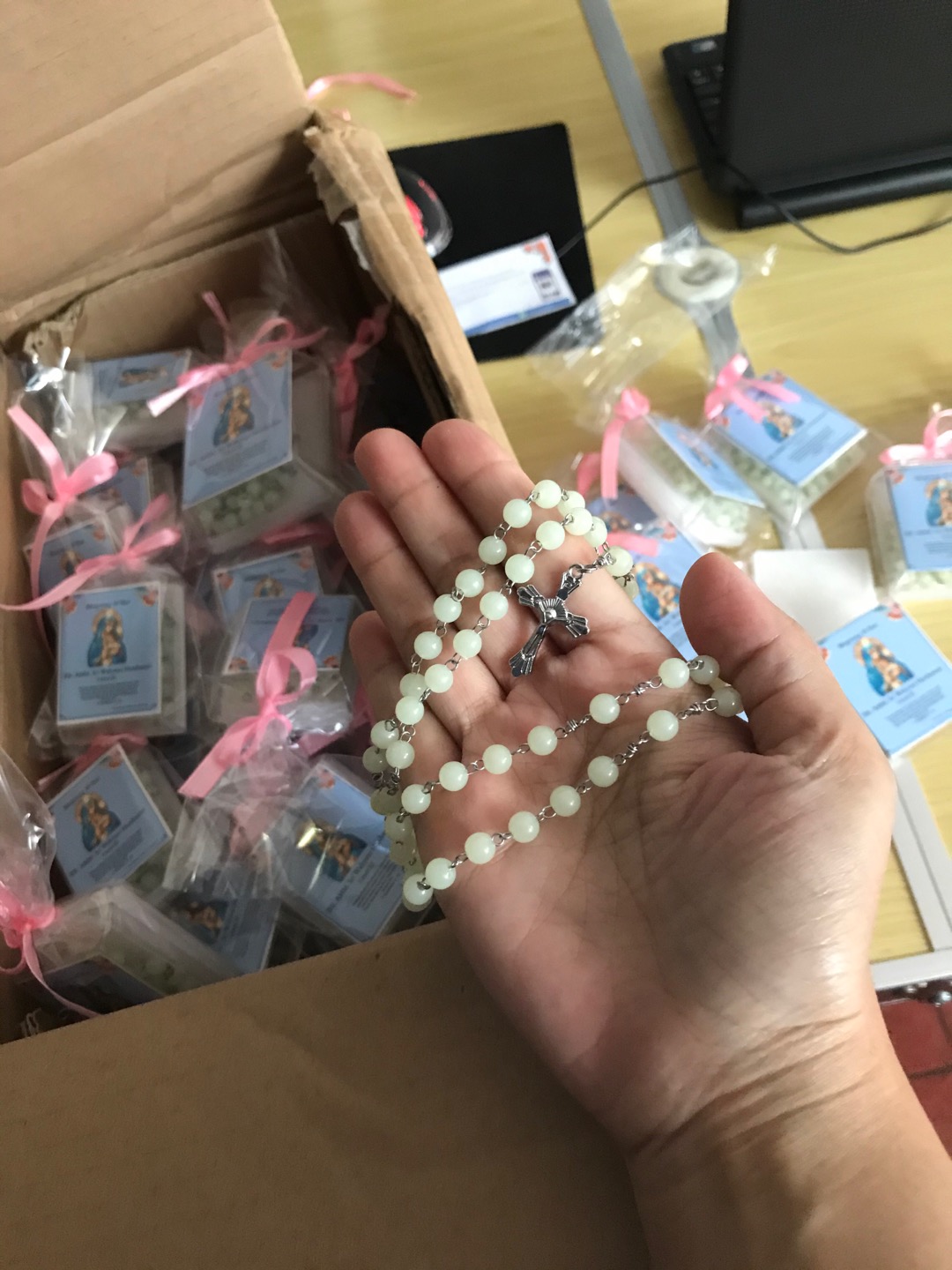 Kalung Rosario Souvenir Mote Fosfor 6 Mm