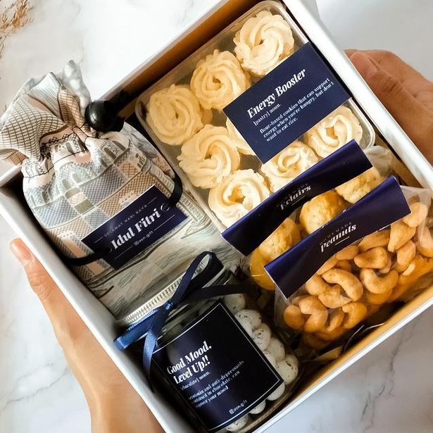 

Raya Hampers/ Gift Box Ramadhan/ Hampers/ Parcel Murah Idul Fitri Midlethreemald