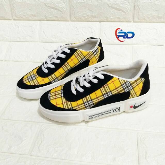 Sepatu Wanita Sneakers Wanita Kuning