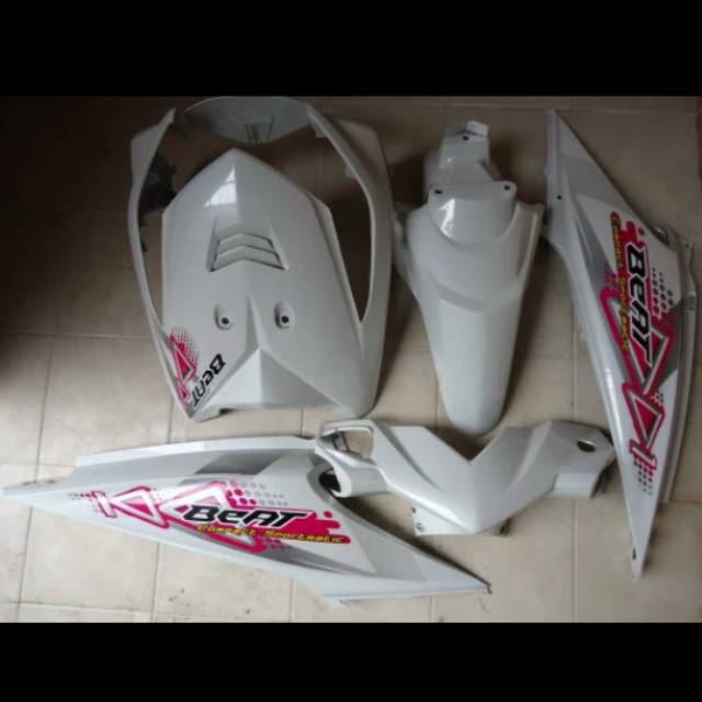 Body halus beat karbu putih plus list stiker