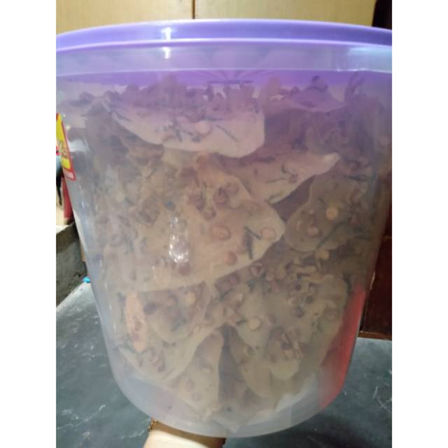 Rempeyek / Peyek Kacang dengan toples 16 liter