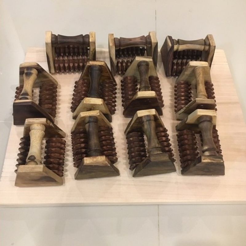 Alat Pijat Kayu Segitiga Roll punggung