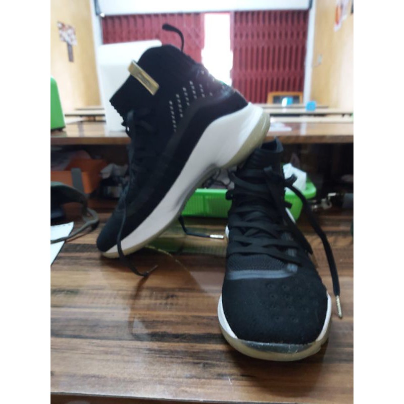 sepatu under armor second