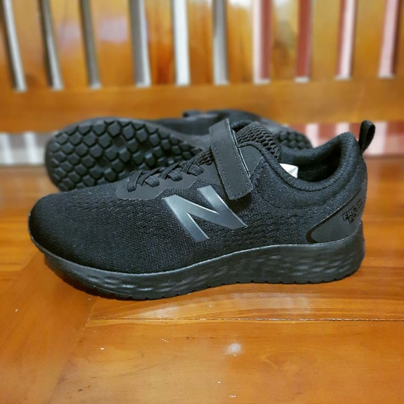 Sepatu Sekolah New Balance Fresh Foam Arishi V3 Full Black