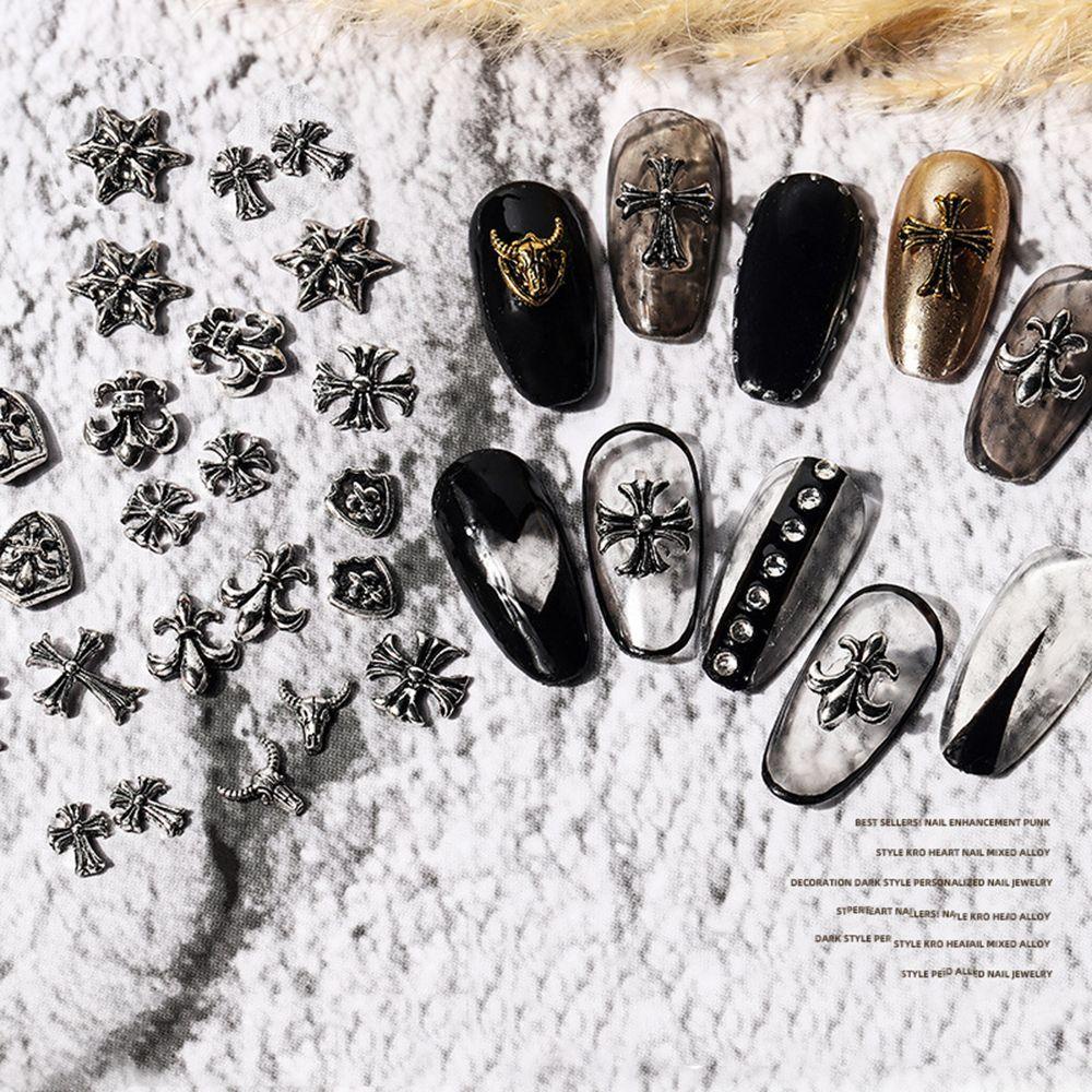 Mxbeauty Gagak Hati Nail Art Perhiasan Cahaya Mewah Metal Cross Desain Neo-Gotik Rivet Perhiasan Retro DIY Nail Art Ornamen