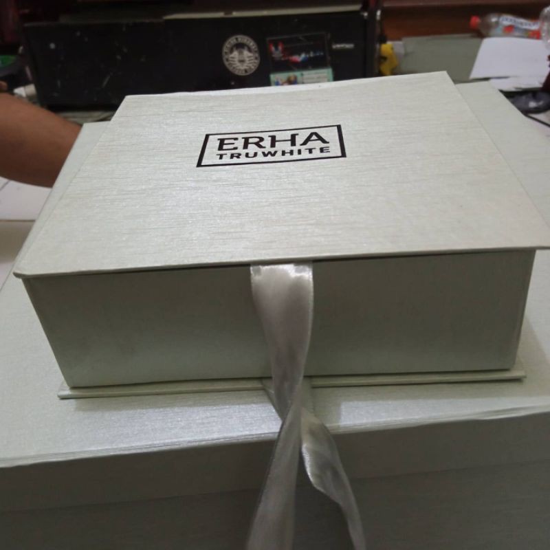 

Erha Dhermatologic, Erha Thruwhite, Hardbox Custom, Custom Box, Kotak Kado, Hameprs, Hamper