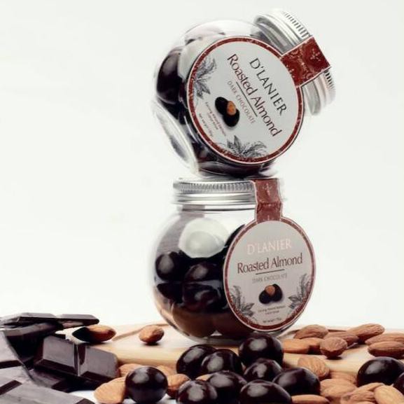 

Import Terbaik D'Lanier Roasted Almond with Dark Chocolate - 100 gr
