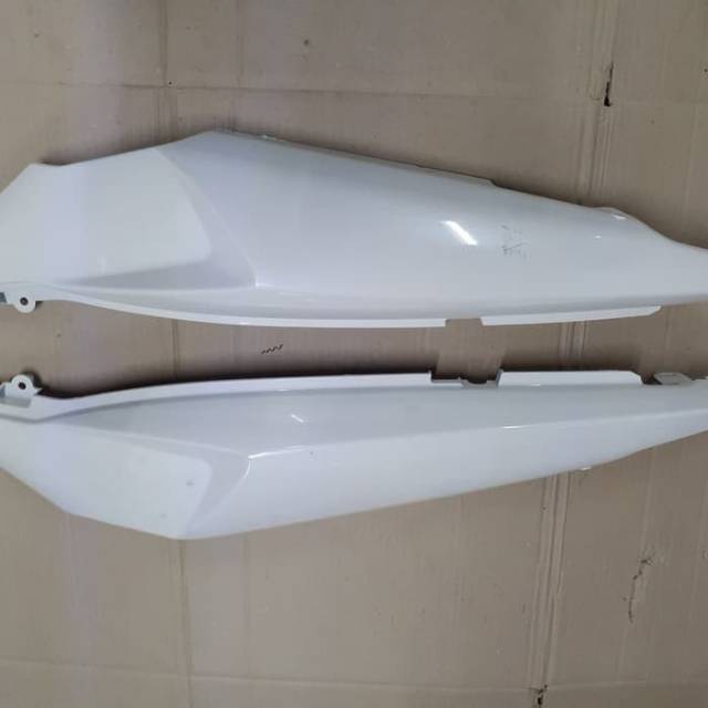 Cover body vixion putih