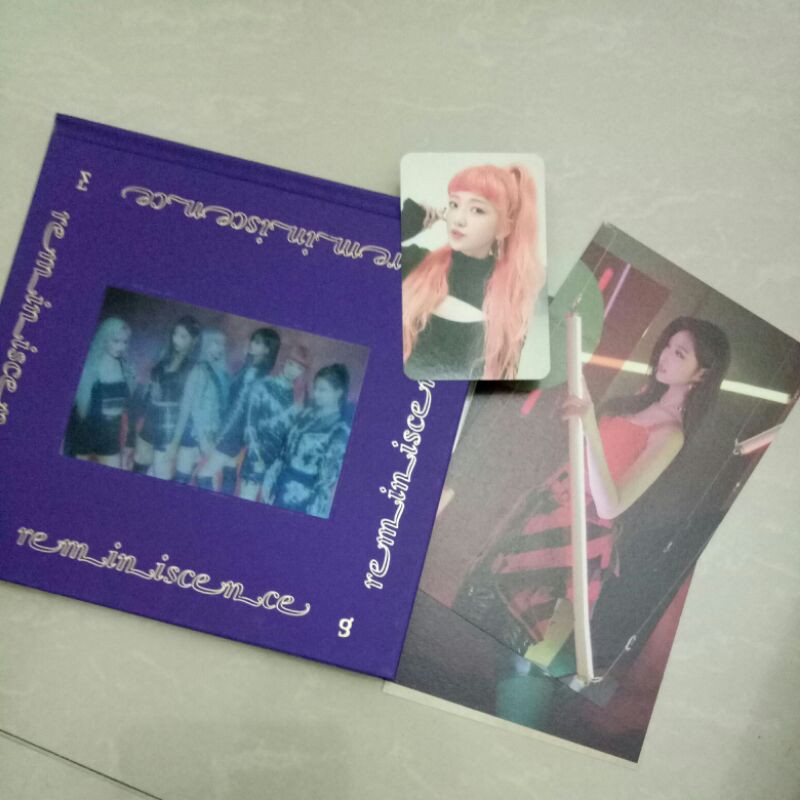EVERGLOW official album (REMINISCENCE) with photocard
