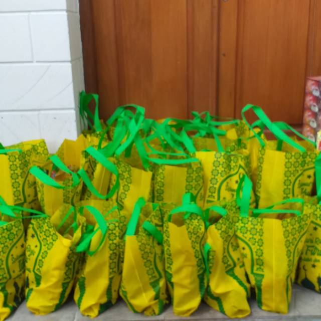 

Paket Parcel dan nasi box