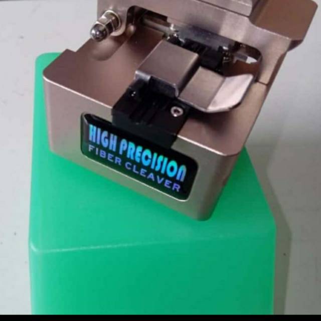 Fiber cleaver high presicion