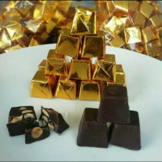 

coklat piramid kacang mete 500gr