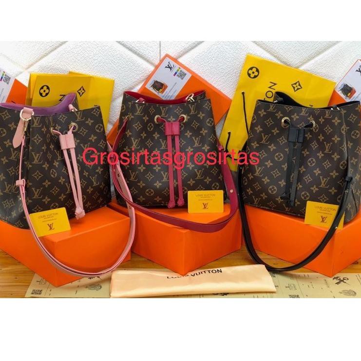 

Tas LV SERUT SANDRA DEWI SUPER BOX+serty+paperbag uk 24x25cm 7W7