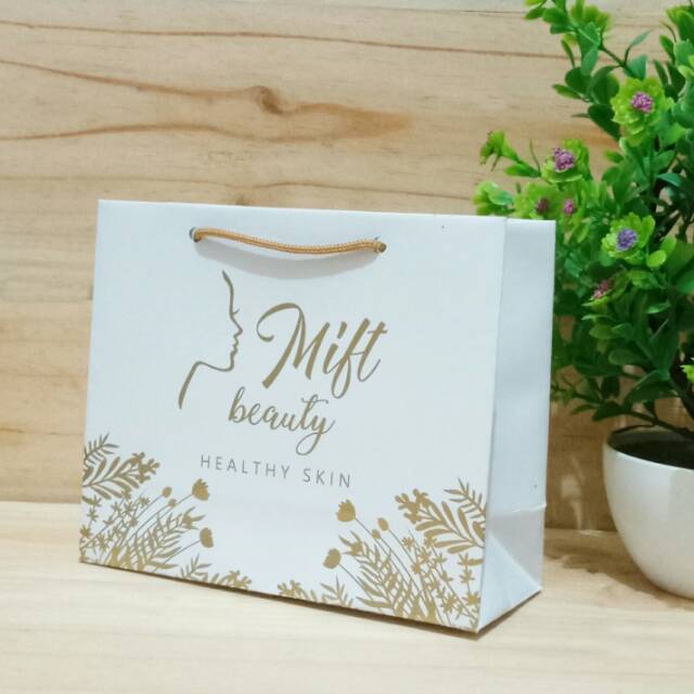 

Paper Bag Putih Kecil Ukuran 15cm x 5cm x 12cm Plus Sablon Custom / Paper Bag Kosmetik