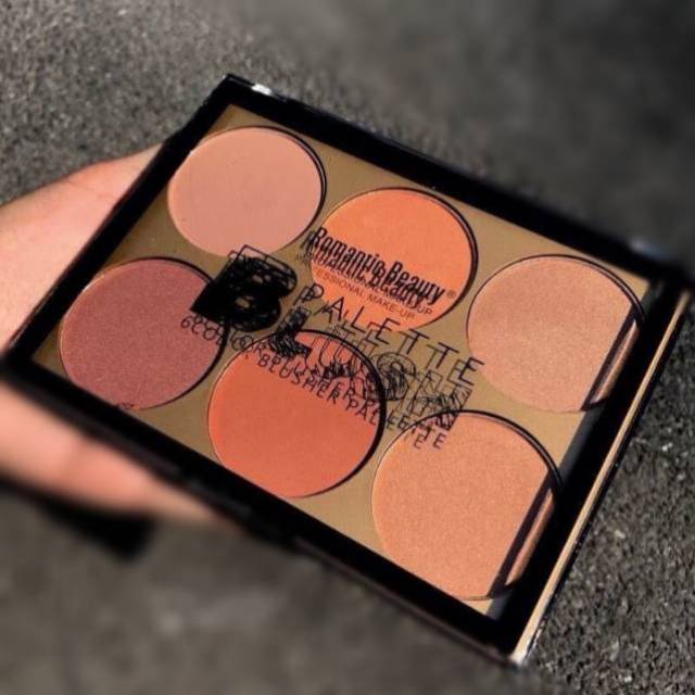 BLUSH AND BLUSH HIGHLIGHT ROMANTIC BEAUTY
