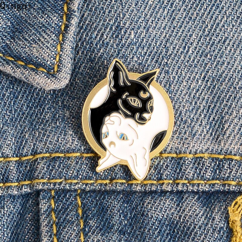 Bros Pin Enamel Bentuk Kucing Twin Cat Warna Hitam Putih Untuk Hadiah Anak