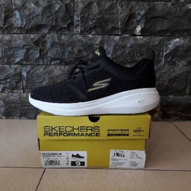 sepatu running skechers