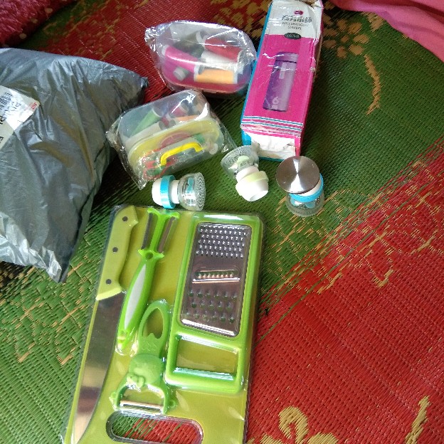 Parutan + Pisau + Talenan + Peeler + Gunting 5in1