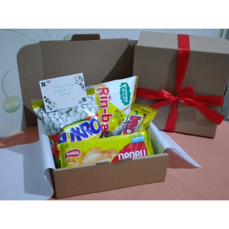 

Snack Box/Gift Box/Kado Wisuda/Kado Ultah Tahun/Hampers Box