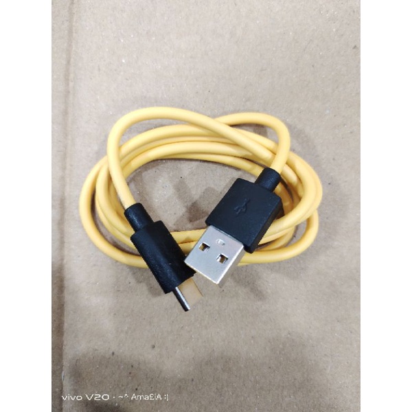 Kabel realme type C warna kuning