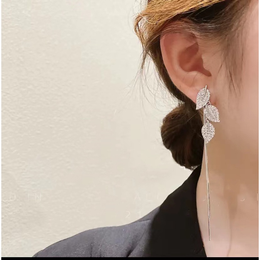 Anting Stud 925 Silver Needle Bentuk Kupu-Kupu Aksen Mutiara Bahan Zirkon Warna Hitam Untuk Wanita