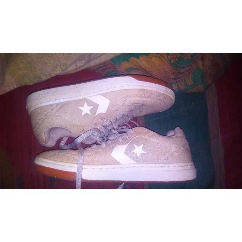 spatu converse rival OX
