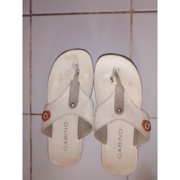 sandal gabino putih
